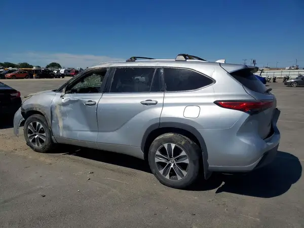 5TDGZRBH4LS500434 2020 TOYOTA HIGHLANDER - Image 2