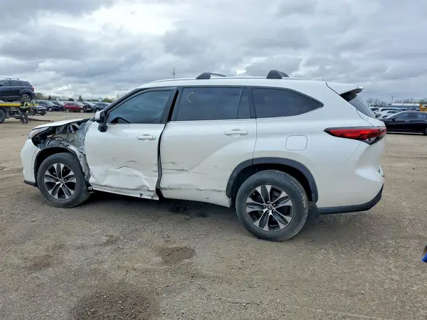 5TDGZRBH4LS500496 2020 TOYOTA HIGHLANDER - Image 2