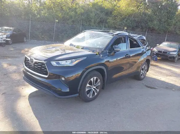 5TDGZRBH4LS508176 2020 TOYOTA HIGHLANDER - Image 2