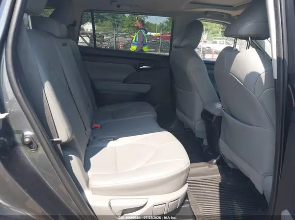 5TDGZRBH4LS512468 2020 TOYOTA HIGHLANDER - Image 8