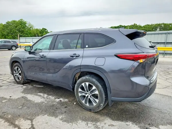 5TDGZRBH4MS063374 2021 TOYOTA HIGHLANDER - Image 2