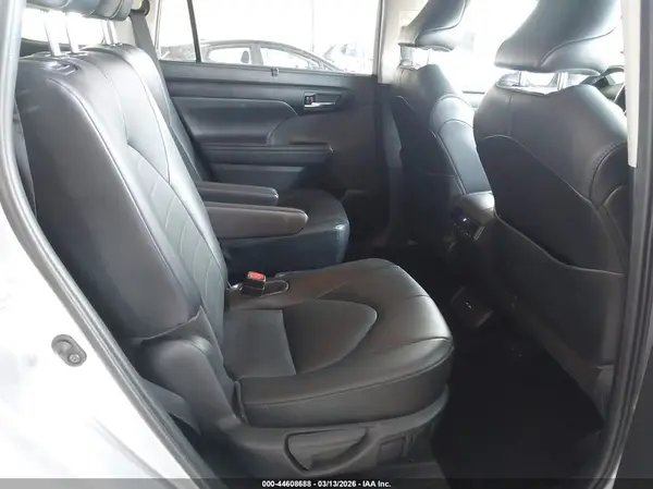 5TDGZRBH4MS069479 2021 TOYOTA HIGHLANDER - Image 8