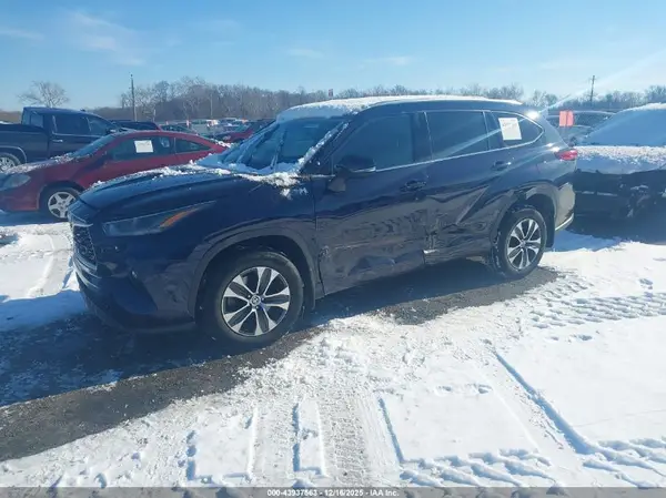 5TDGZRBH4MS072320 2021 TOYOTA HIGHLANDER - Image 2