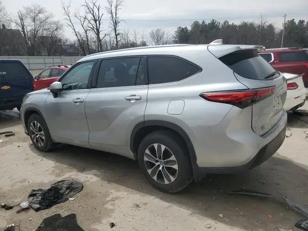 5TDGZRBH4MS081292 2021 TOYOTA HIGHLANDER - Image 2