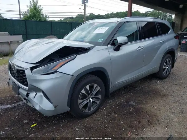 5TDGZRBH4MS082393 2021 TOYOTA HIGHLANDER - Image 2