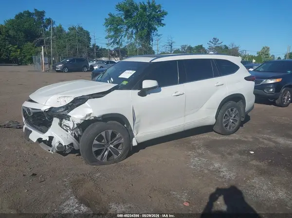 5TDGZRBH4MS083706 2021 TOYOTA HIGHLANDER - Image 2