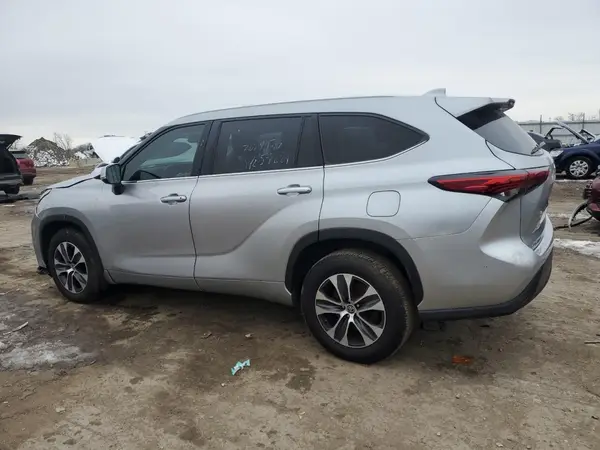 5TDGZRBH4MS085780 2021 TOYOTA HIGHLANDER - Image 2