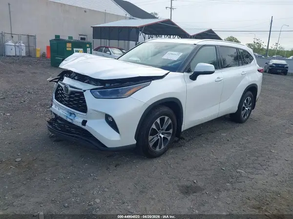 5TDGZRBH4MS094835 2021 TOYOTA HIGHLANDER - Image 2