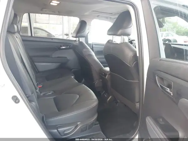 5TDGZRBH4MS094835 2021 TOYOTA HIGHLANDER - Image 8