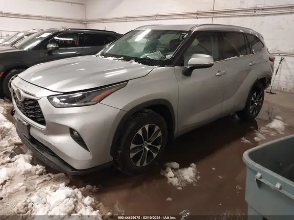 5TDGZRBH4MS103131 2021 TOYOTA HIGHLANDER - Image 2