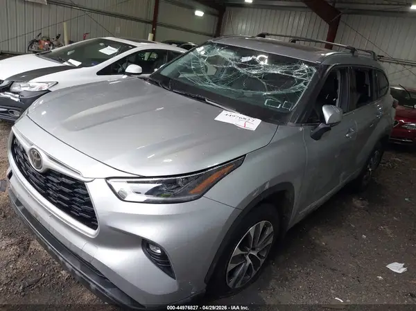 5TDGZRBH4MS103985 2021 TOYOTA HIGHLANDER - Image 2