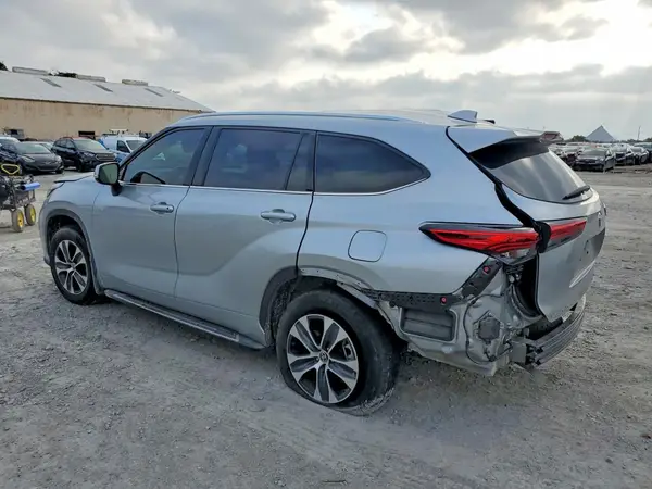 5TDGZRBH4MS103999 2021 TOYOTA HIGHLANDER - Image 2