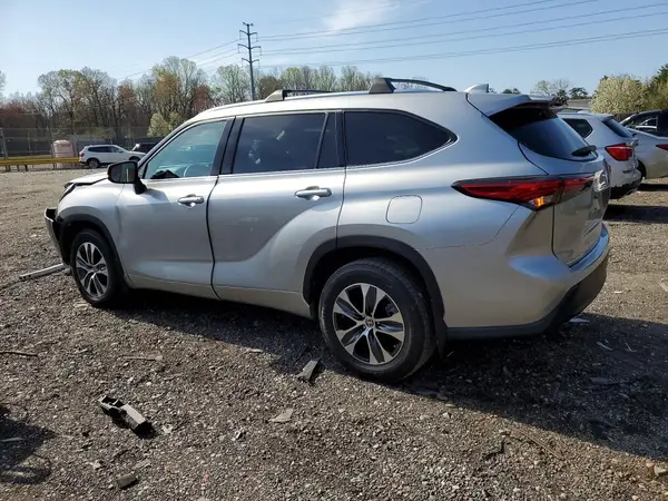 5TDGZRBH4MS104070 2021 TOYOTA HIGHLANDER - Image 2