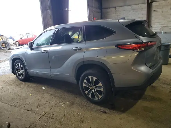 5TDGZRBH4MS110077 2021 TOYOTA HIGHLANDER - Image 2