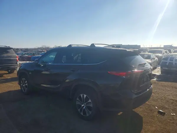 5TDGZRBH4MS136078 2021 TOYOTA HIGHLANDER - Image 2