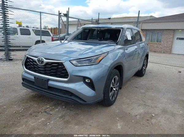 5TDGZRBH4MS146402 2021 TOYOTA HIGHLANDER - Image 2