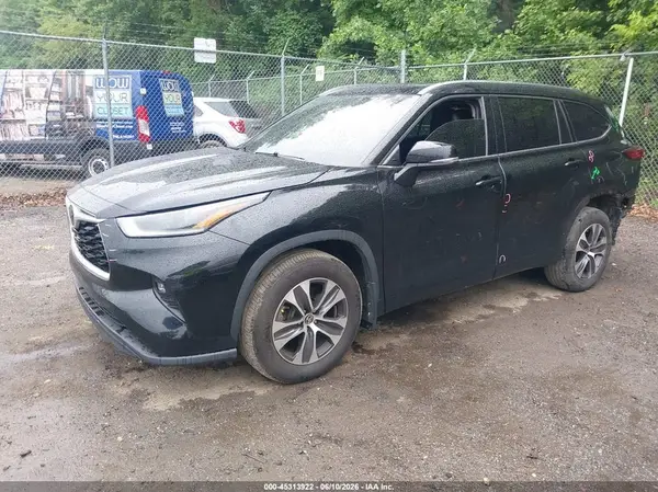 5TDGZRBH4MS148084 2021 TOYOTA HIGHLANDER - Image 2