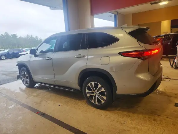5TDGZRBH4MS153981 2021 TOYOTA HIGHLANDER - Image 2