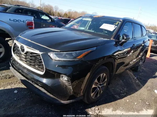5TDGZRBH4MS529207 2021 TOYOTA HIGHLANDER - Image 2