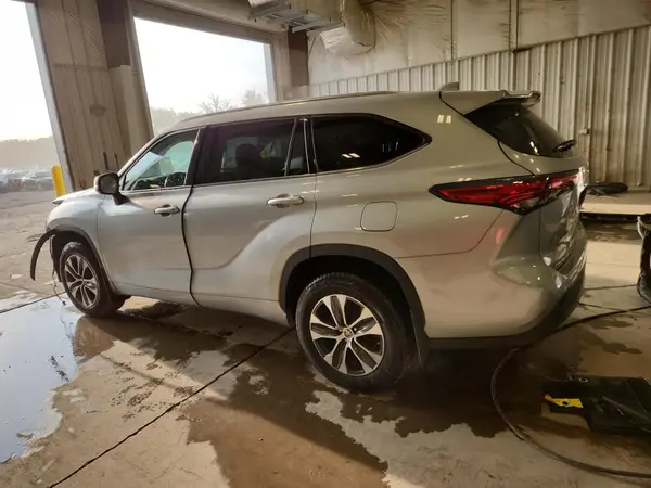 5TDGZRBH4MS531510 2021 TOYOTA HIGHLANDER - Image 2