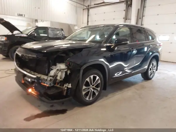 5TDGZRBH4MS531572 2021 TOYOTA HIGHLANDER - Image 2