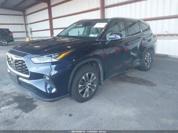 5TDGZRBH4MS533595 2021 TOYOTA HIGHLANDER - Image 2