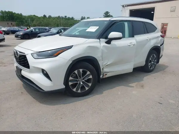 5TDGZRBH4MS538876 2021 TOYOTA HIGHLANDER - Image 2