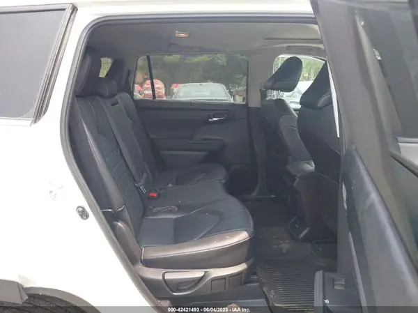 5TDGZRBH4MS538876 2021 TOYOTA HIGHLANDER - Image 8