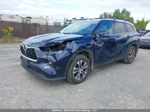 5TDGZRBH4MS540076 2021 TOYOTA HIGHLANDER - Image 2