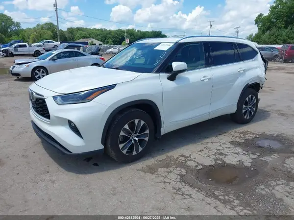 5TDGZRBH4MS540112 2021 TOYOTA HIGHLANDER - Image 2