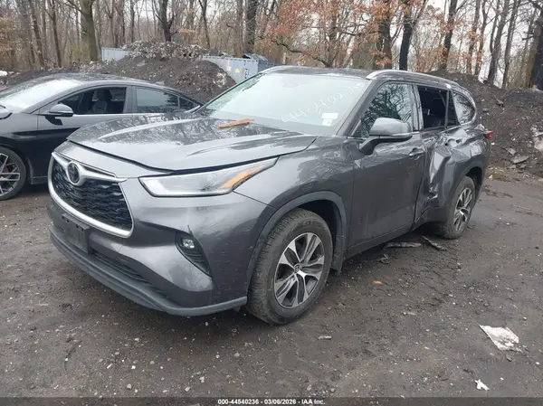 5TDGZRBH4MS543804 2021 TOYOTA HIGHLANDER - Image 2
