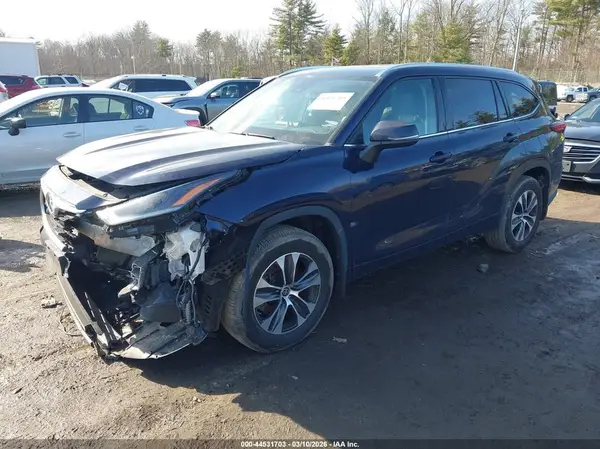 5TDGZRBH4MS544564 2021 TOYOTA HIGHLANDER - Image 2
