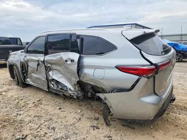 5TDGZRBH4MS546931 2021 TOYOTA HIGHLANDER - Image 2