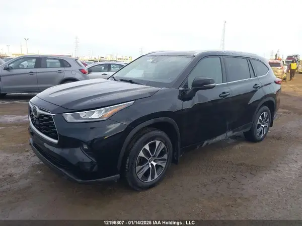 5TDGZRBH4MS555645 2021 TOYOTA HIGHLANDER - Image 2