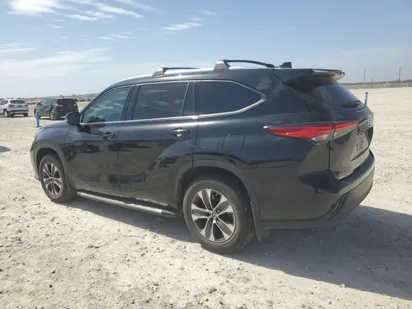 5TDGZRBH4MS556178 2021 TOYOTA HIGHLANDER - Image 2