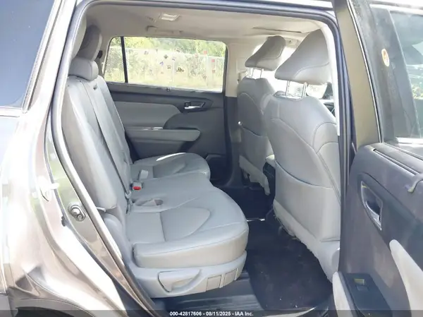 5TDGZRBH4MS558710 2021 TOYOTA HIGHLANDER - Image 8