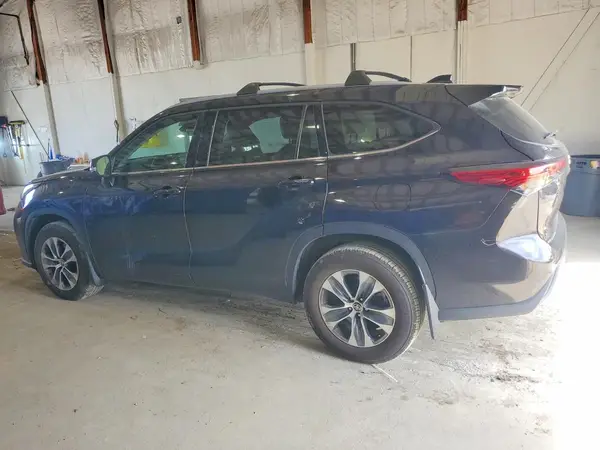 5TDGZRBH4NS162214 2022 TOYOTA HIGHLANDER - Image 2