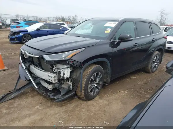 5TDGZRBH4NS164089 2022 TOYOTA HIGHLANDER - Image 2