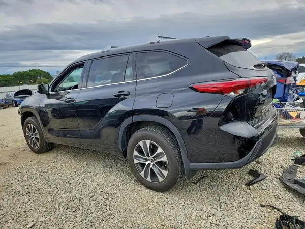 5TDGZRBH4NS175951 2022 TOYOTA HIGHLANDER - Image 2