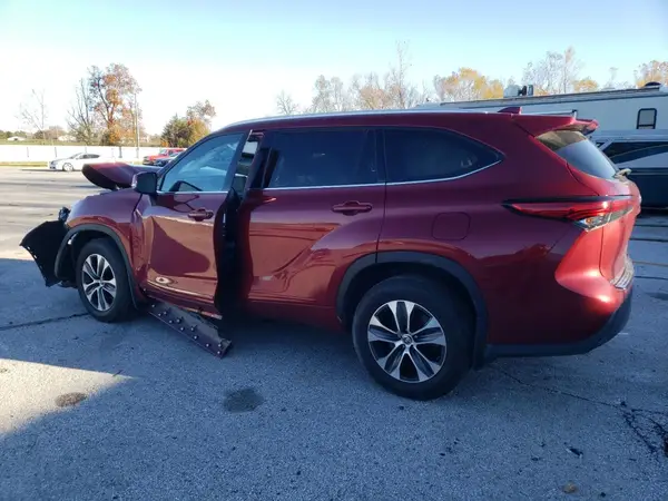 5TDGZRBH4NS183905 2022 TOYOTA HIGHLANDER - Image 2