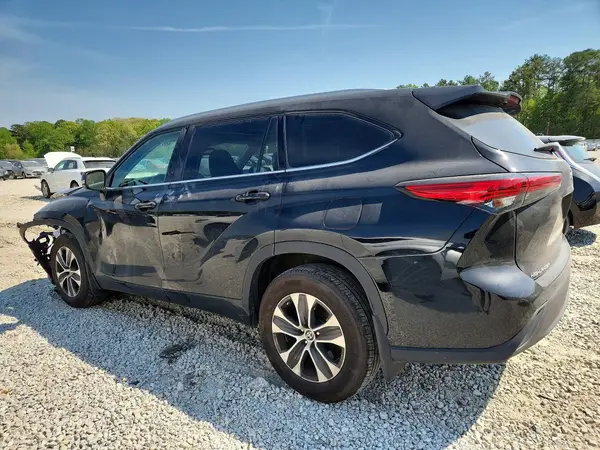 5TDGZRBH4NS193978 2022 TOYOTA HIGHLANDER - Image 2