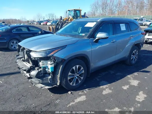 5TDGZRBH4NS203134 2022 TOYOTA HIGHLANDER - Image 2