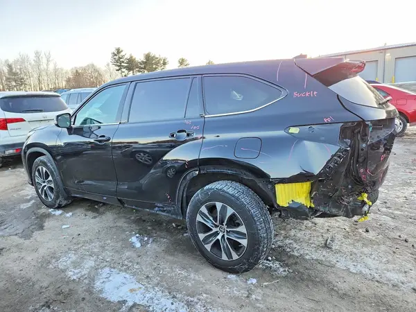 5TDGZRBH4NS204591 2022 TOYOTA HIGHLANDER - Image 2