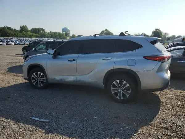 5TDGZRBH4NS205479 2022 TOYOTA HIGHLANDER - Image 2