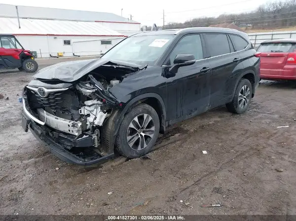 5TDGZRBH4NS216708 2022 TOYOTA HIGHLANDER - Image 2