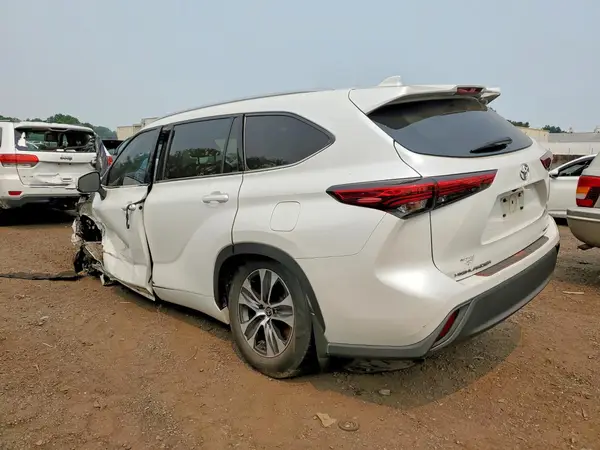 5TDGZRBH4NS221536 2022 TOYOTA HIGHLANDER - Image 2