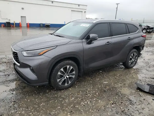5TDGZRBH4NS227658 2022 TOYOTA HIGHLANDER - Image 1