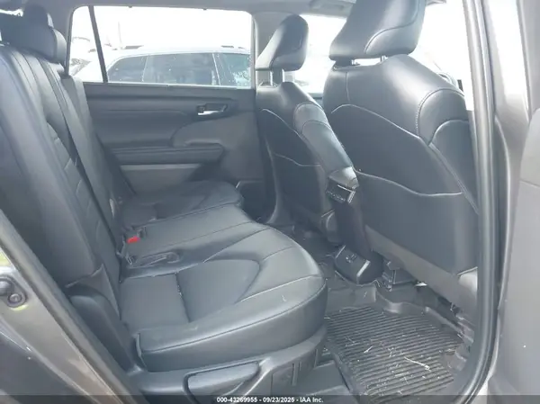 5TDGZRBH4NS236795 2022 TOYOTA HIGHLANDER - Image 8