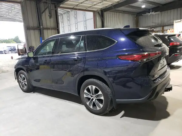 5TDGZRBH4NS244010 2022 TOYOTA HIGHLANDER - Image 2