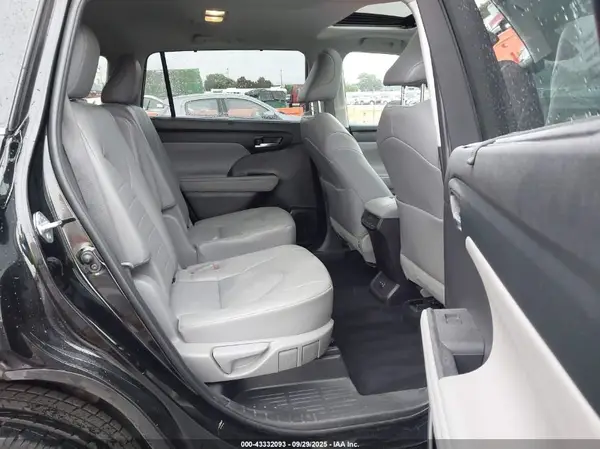 5TDGZRBH4NS255928 2022 TOYOTA HIGHLANDER - Image 8